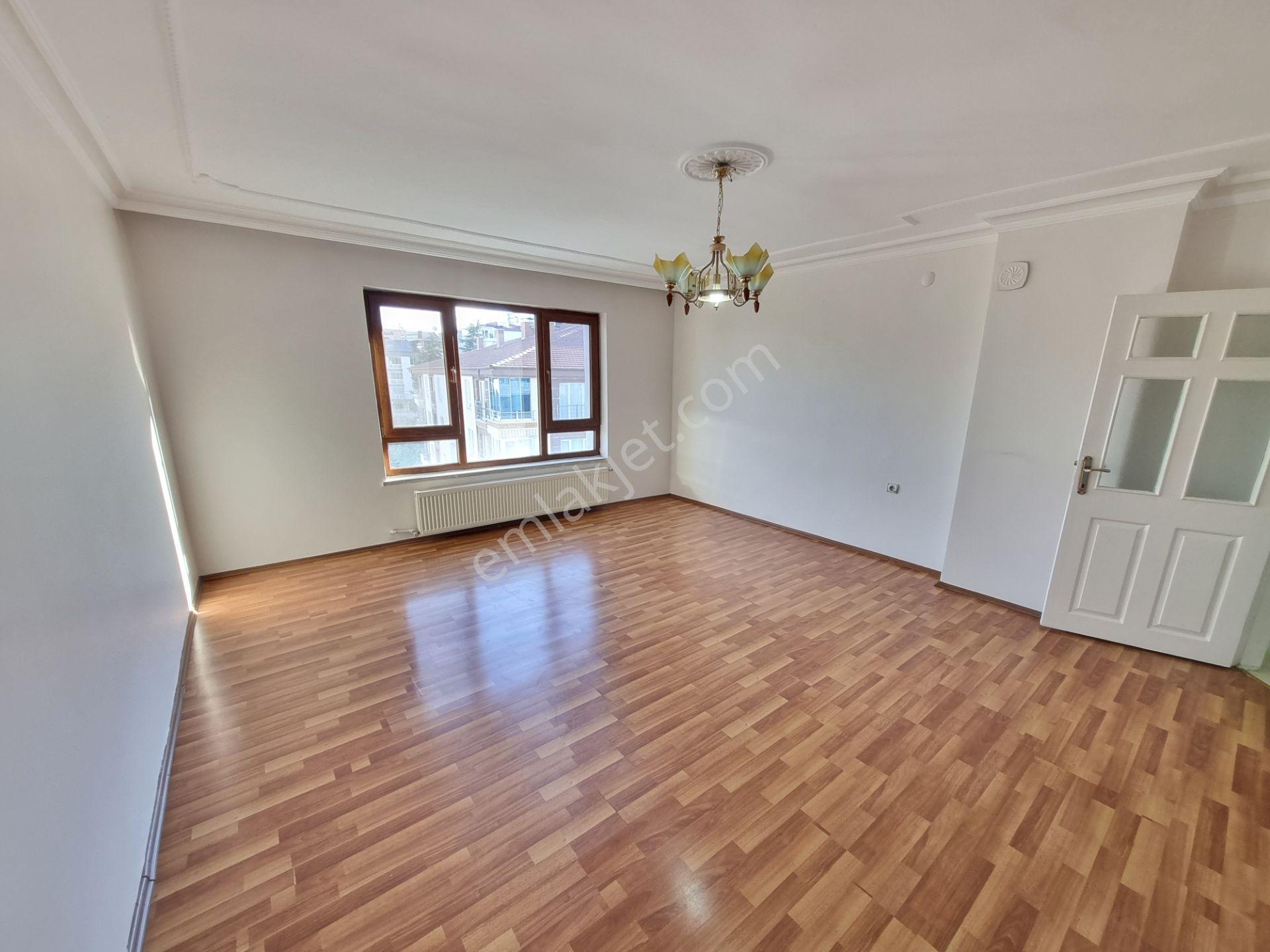 Estergon Cadde Yanı - Ara Kat - Güneşli - Satılık 3+1 Daire...