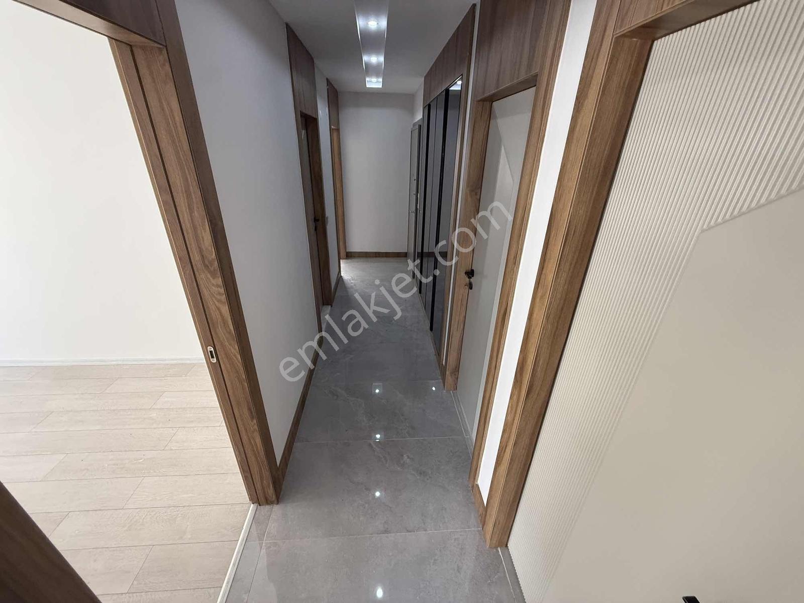 Parladan Denize 150m 3+1 Ayrı Mutfak Sıfır Ebeveyn Banyolu - Görsel 2
