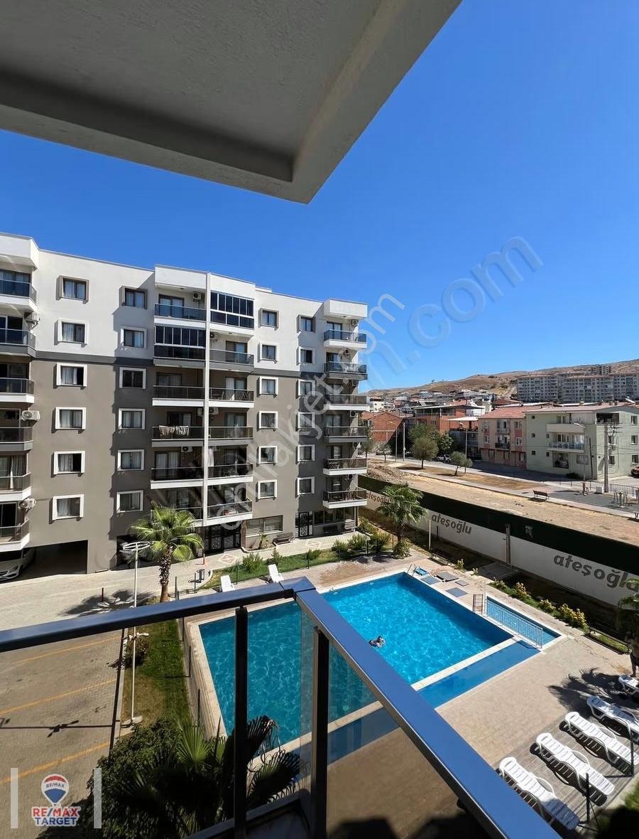 Çiğli Cadde Lıfe'ta Peyzaj Cephe Satılık 1+1 Site İçinde Havuzlu