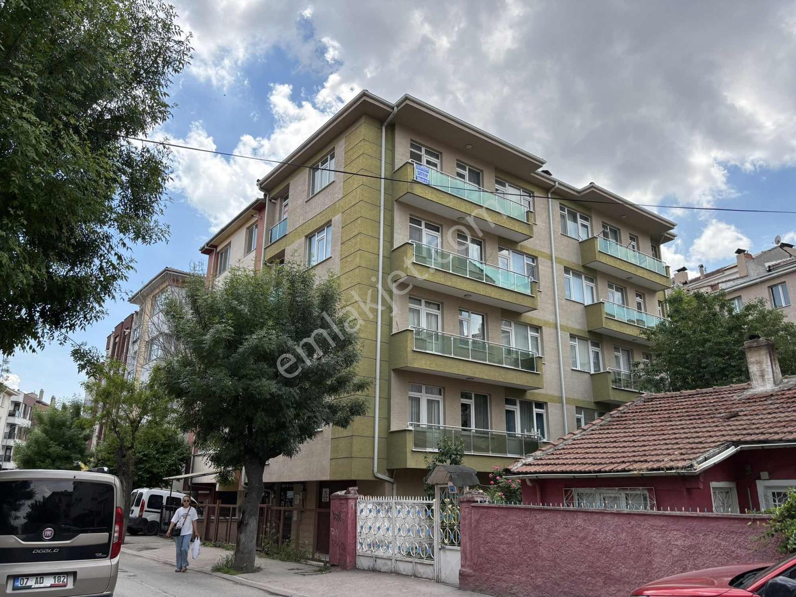 Eker'den Bilnur Sokakta Konumlu Bakımlı 2+1 Daire