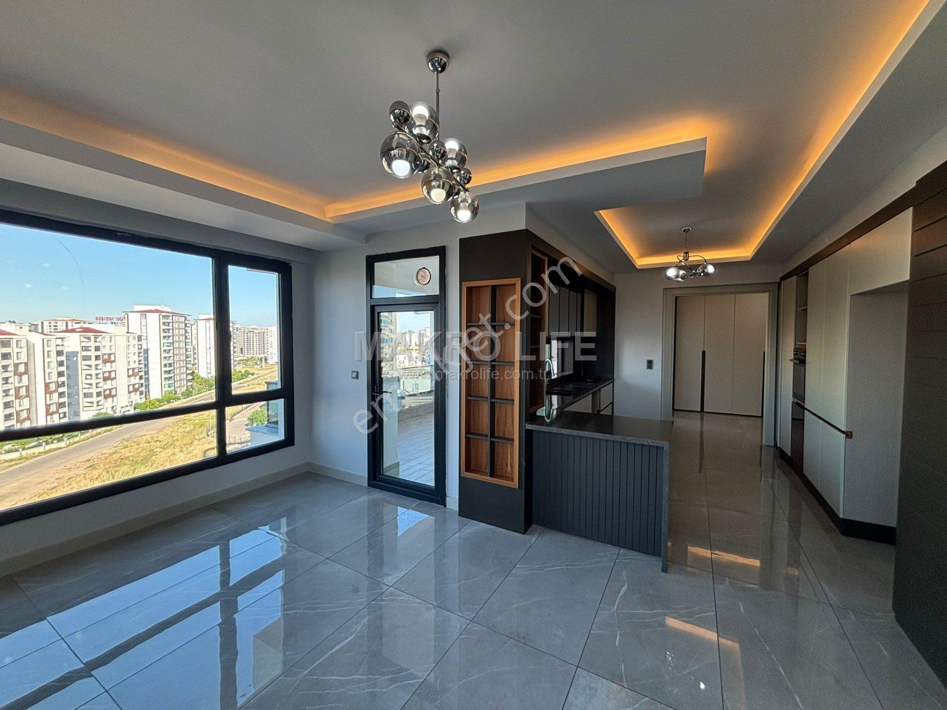 Winstown Arkasında Satılık Havuzlu Lüks 4.5+1 Daire