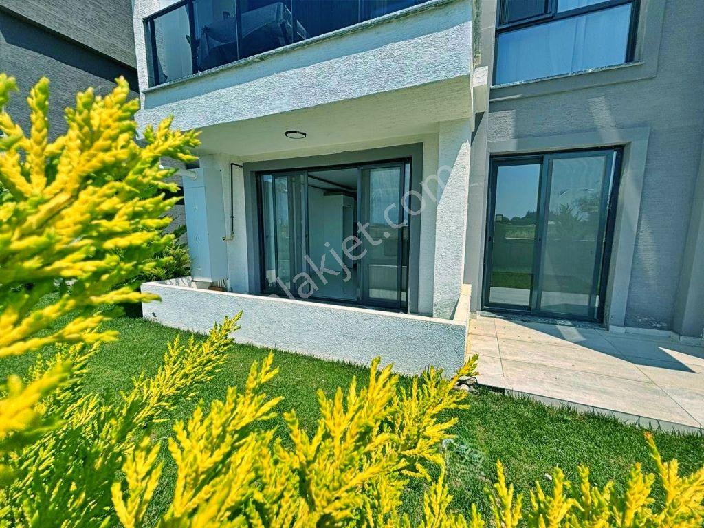 Uytundan Burhaniye Ören'de Havuzlu Sitede Bahçeli Lüks 1+1 Daire