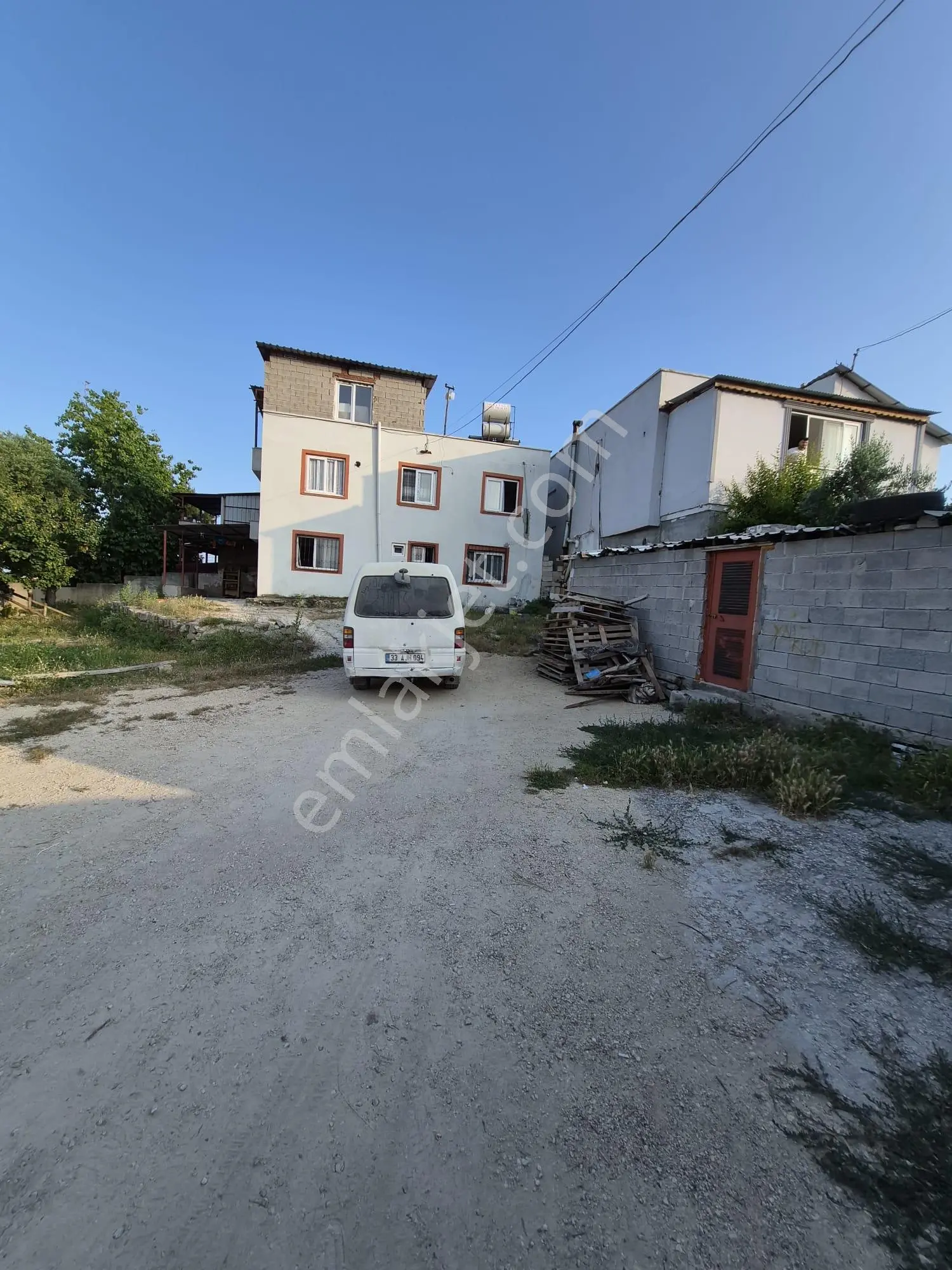 Yatırımlık Arsa Ve İçinde 2,5 Katlı Bina