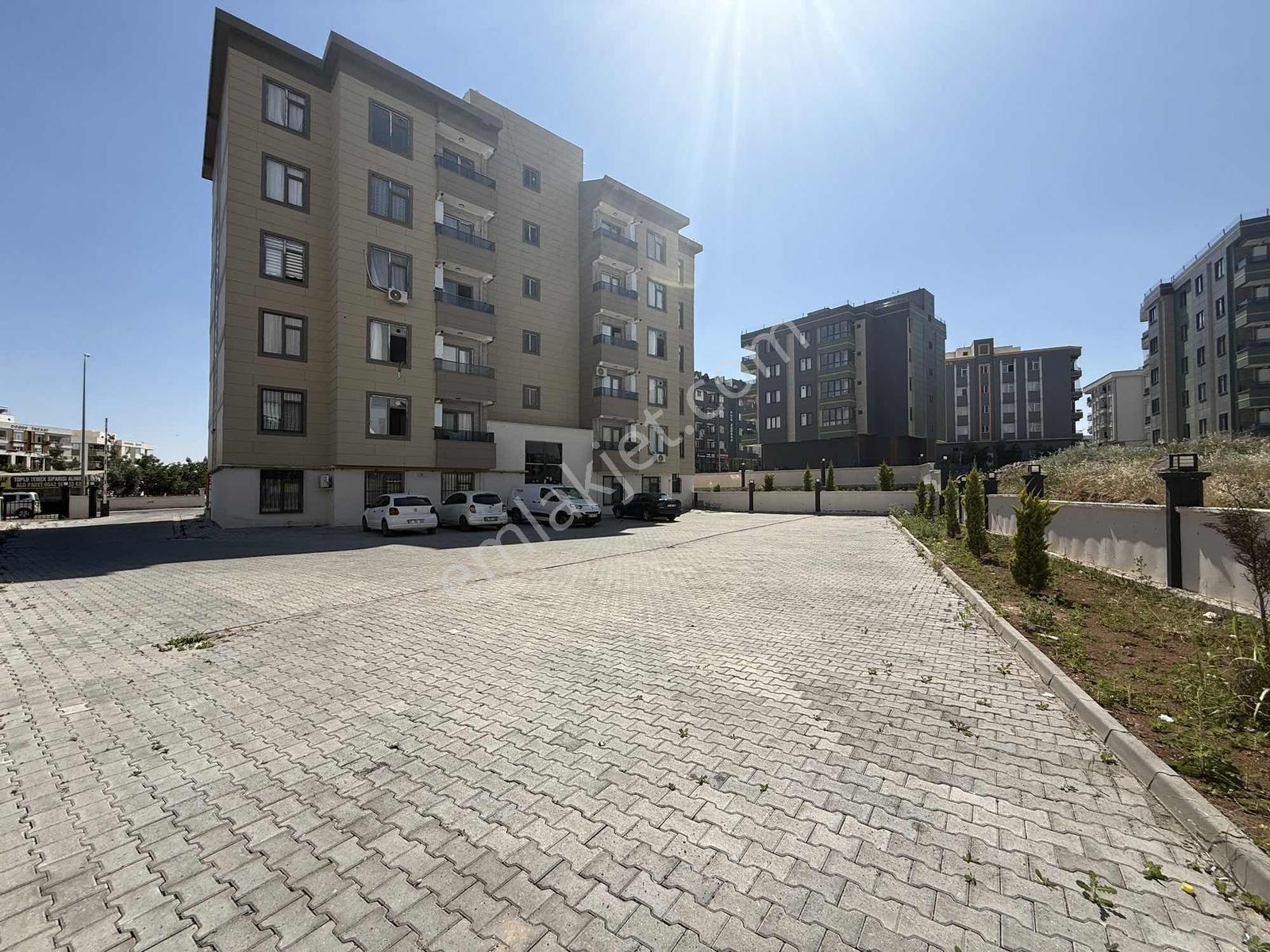 Burhan Kılınç'dan Lüx 1+1 Merkezi Konumda Dam Çatılı - Görsel 3