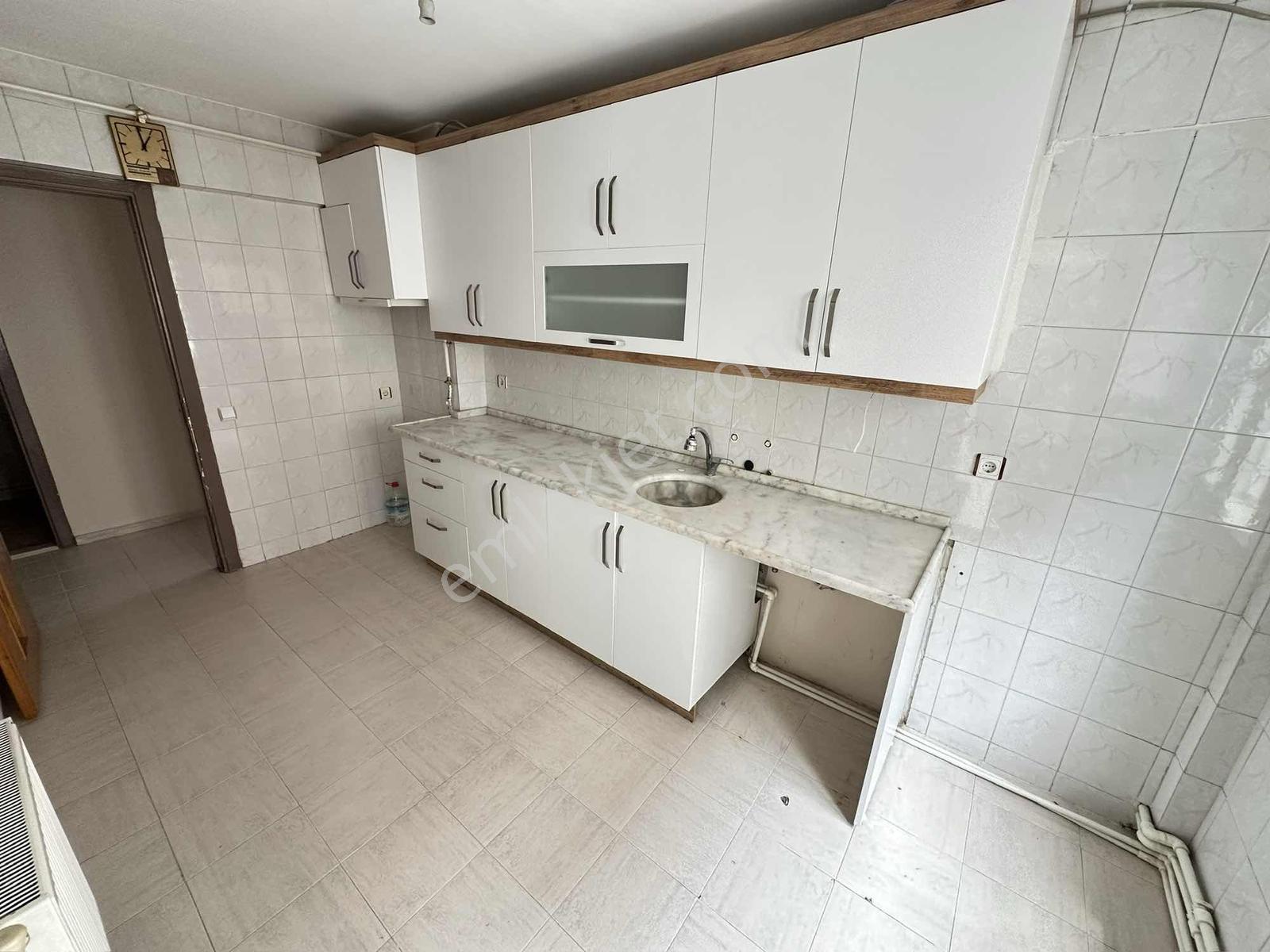 Bahçelievler'de 3+1 140 M2 Dogalgazlı Otoparklı - Görsel 16