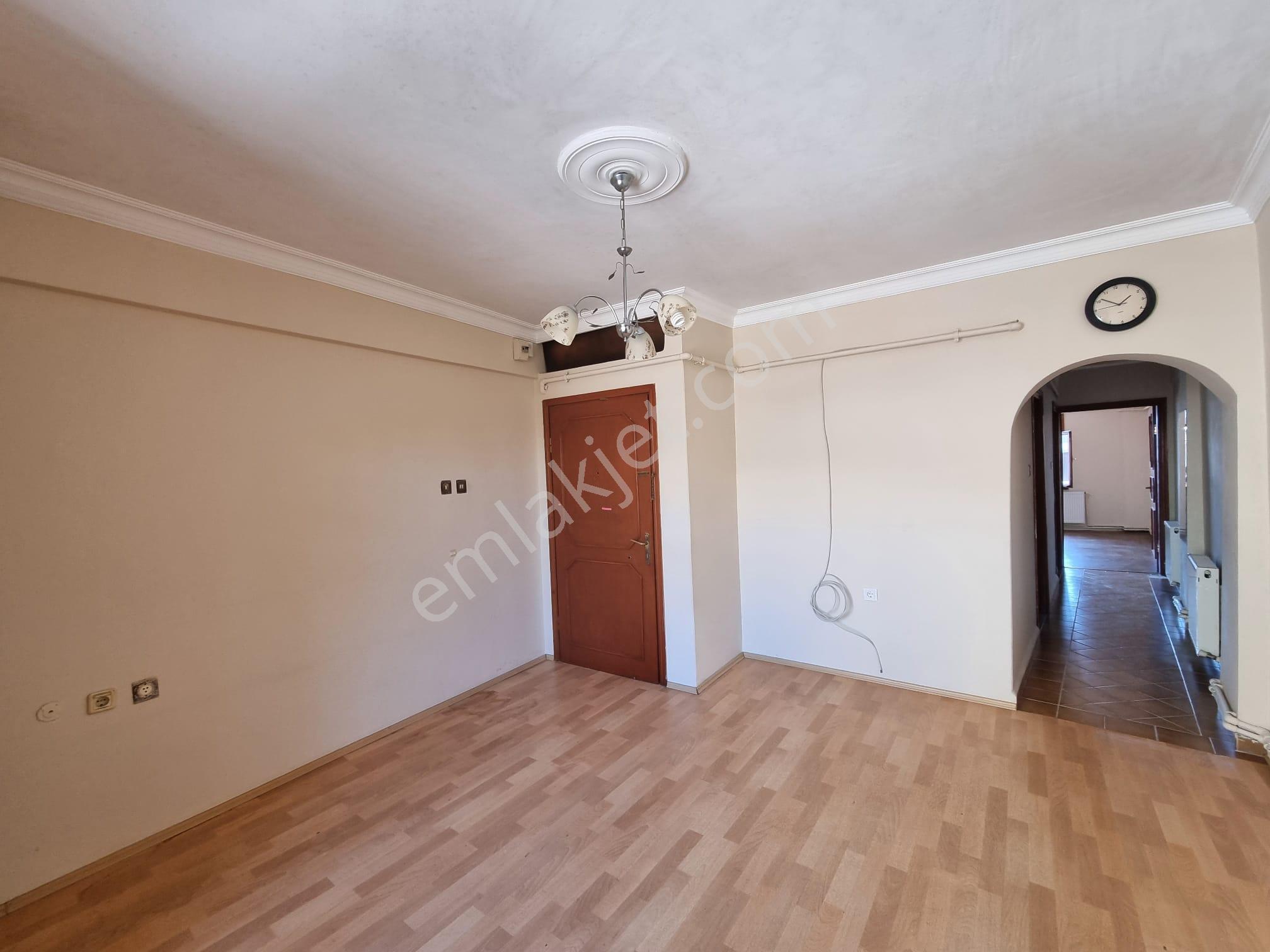 Sarıyer Tarabya Üstü Çarşı, Ulaşım, Pazar Adım Mesafe, Sahil 5dk - Görsel 9