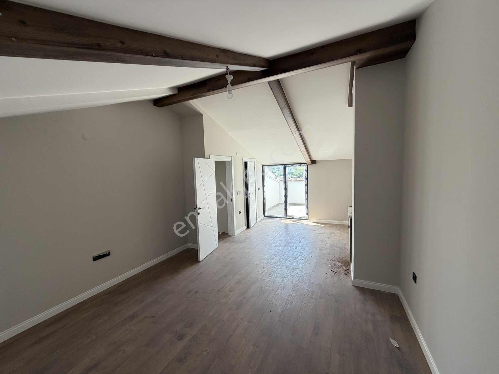 Kadıköy Moda Evlerinde 4+2 275m2 Fırsat Villa!! - Görsel 12