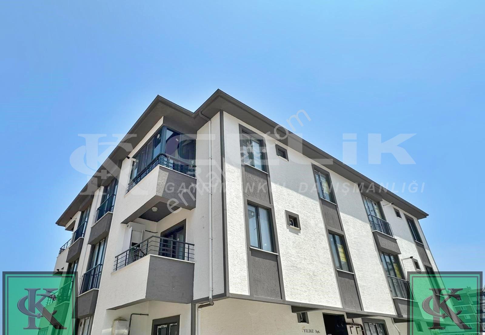 Çelik'ten Site İçersinde Otoparklı Sığınaklı Kiralık 1+1 Daire