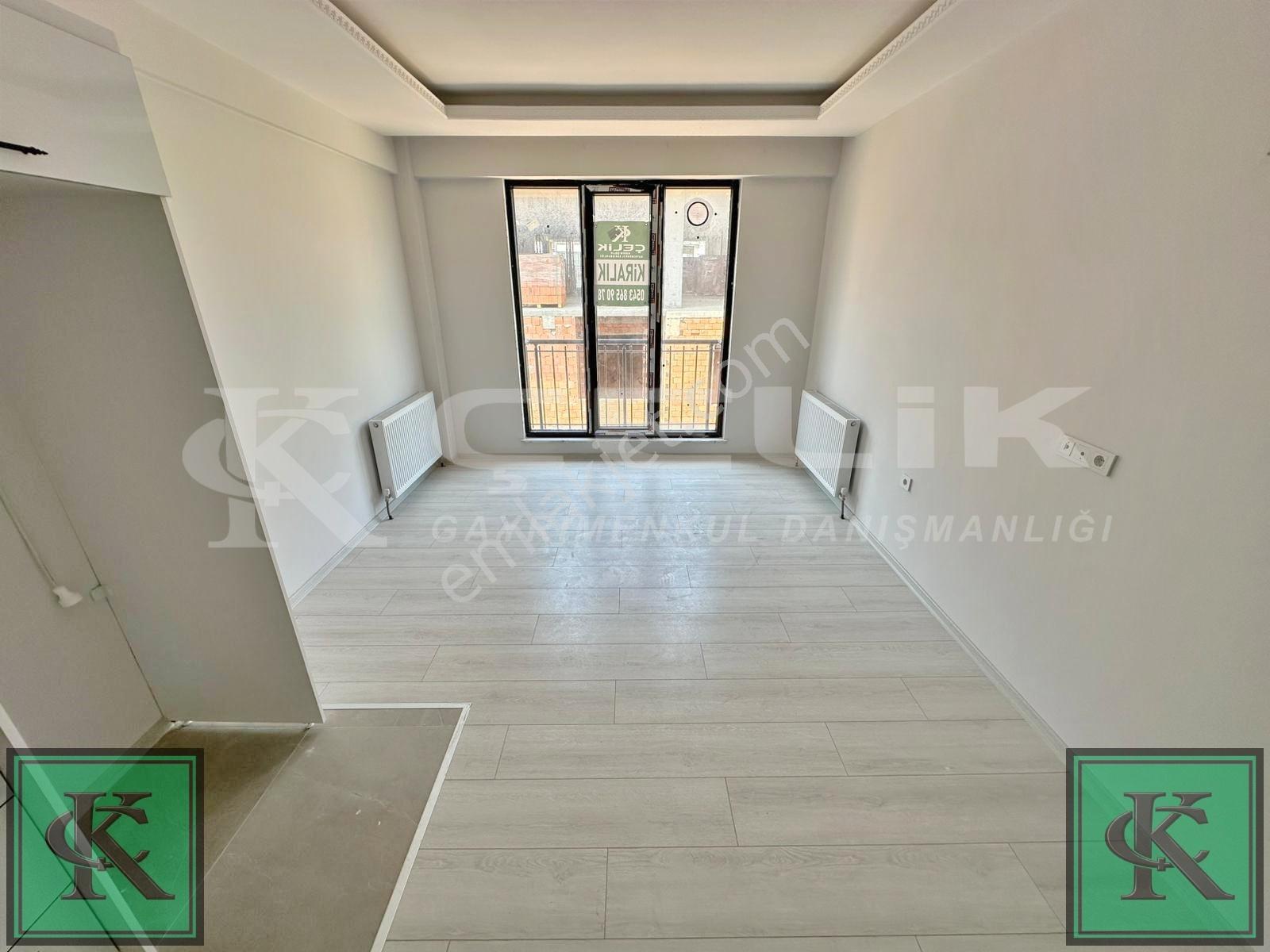 Çelik'ten Site İçersinde Otoparklı Sığınaklı Kiralık 1+1 Daire - Görsel 3