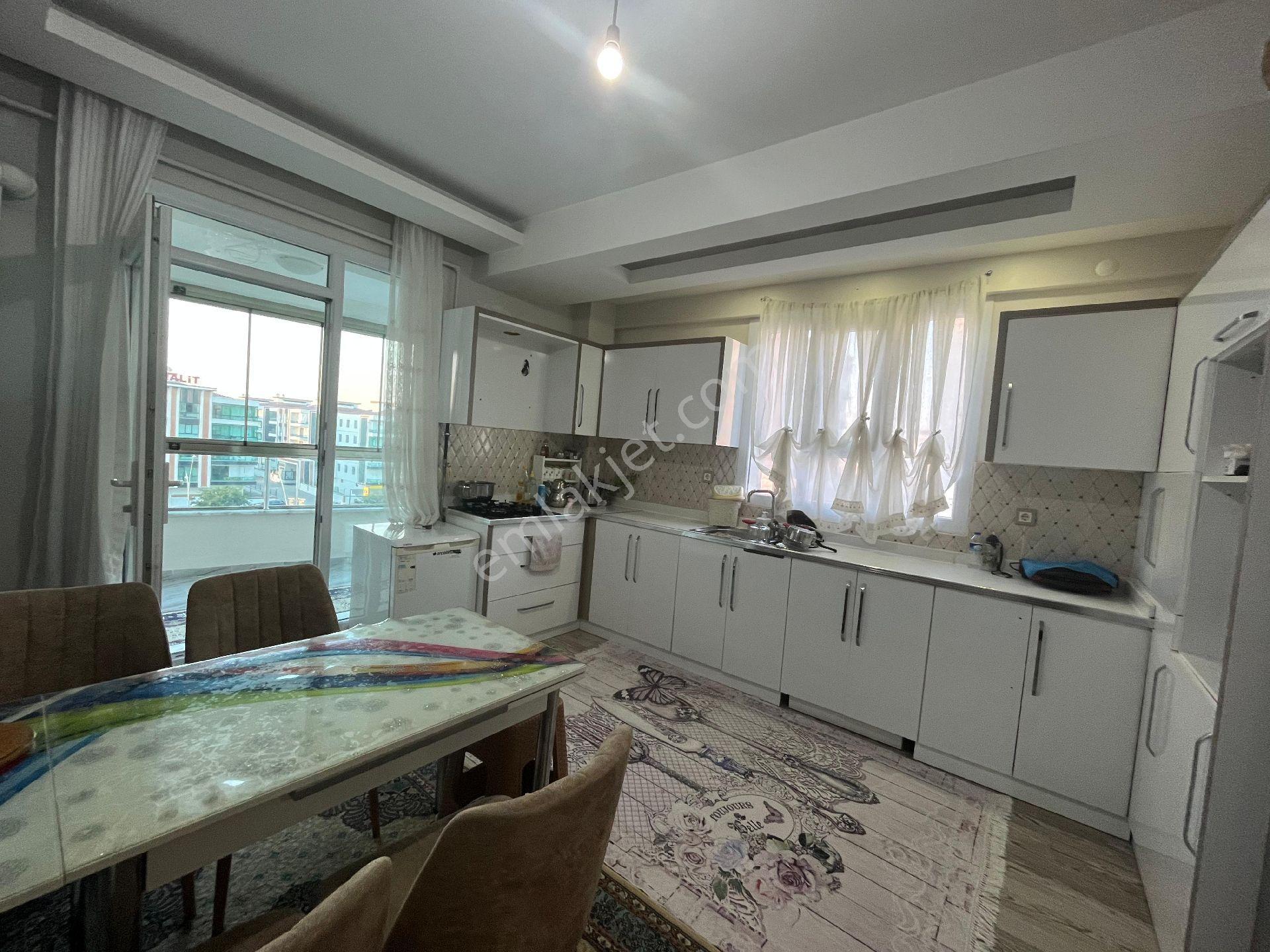 Bağcıların Kalbi Göletli Civarında Bakımlı 3+1 Satılık Daire