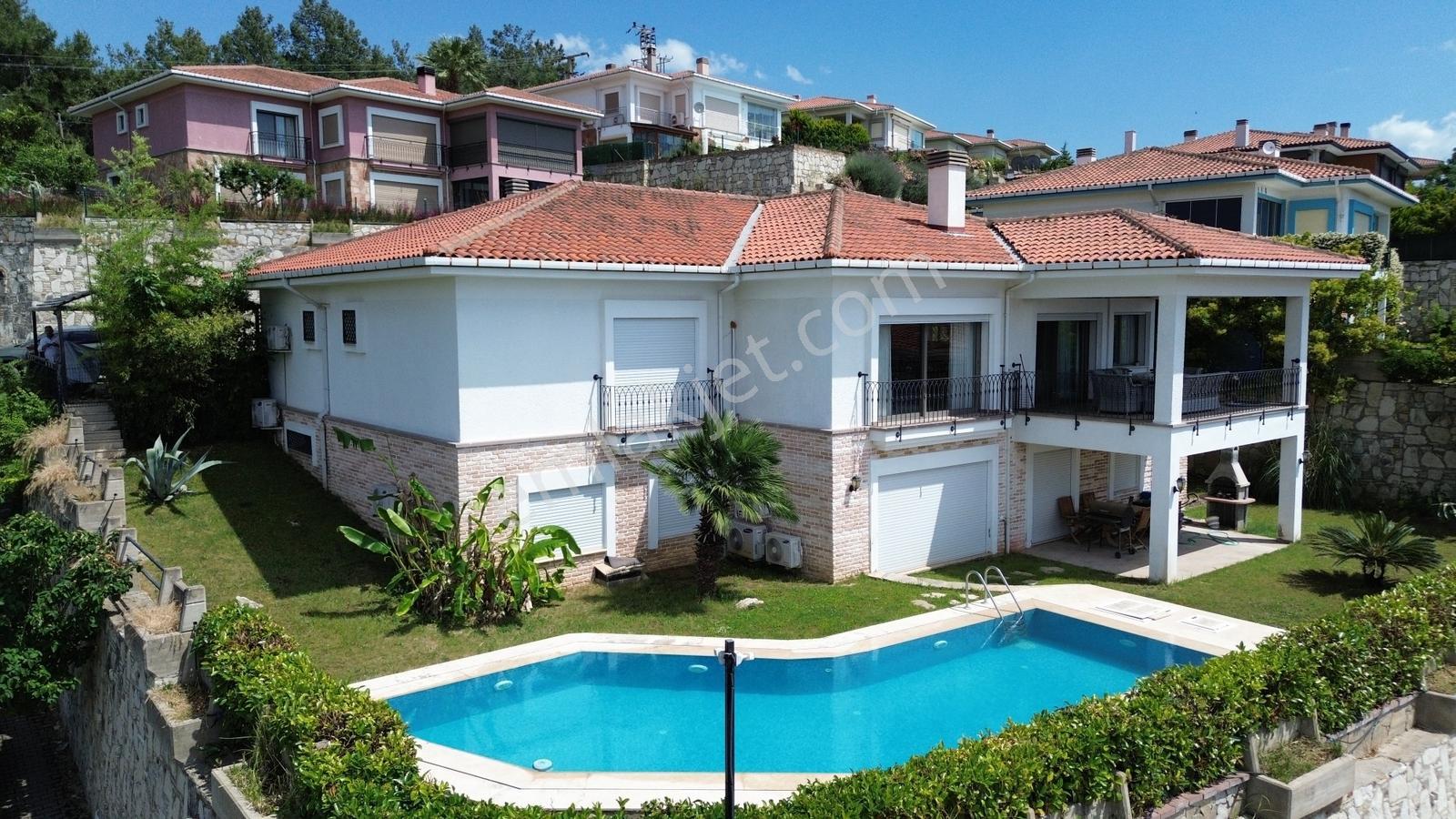 Soğucak'ta Deniz Manzaralı Özel Havuzlu 8+1 Lüks Villa