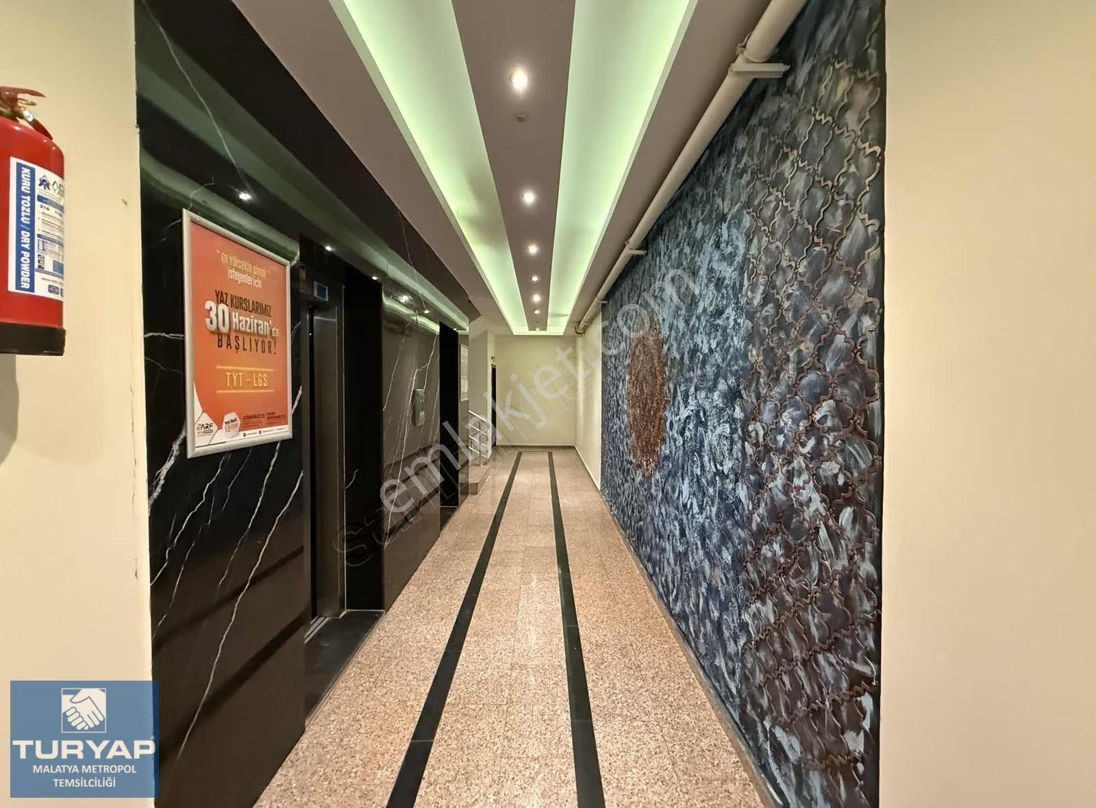 Turyap Metropol'den İstanbul Evlerinde 4+1 Eşyalı Kiralık Daire - Görsel 16