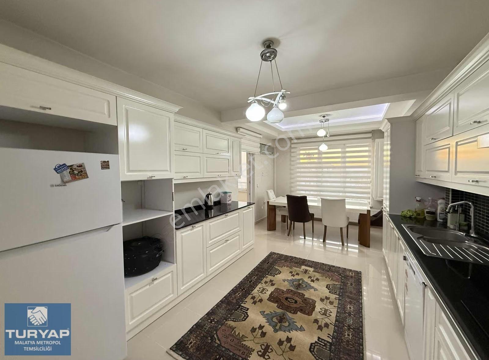 Turyap Metropol'den İstanbul Evlerinde 4+1 Eşyalı Kiralık Daire - Görsel 8