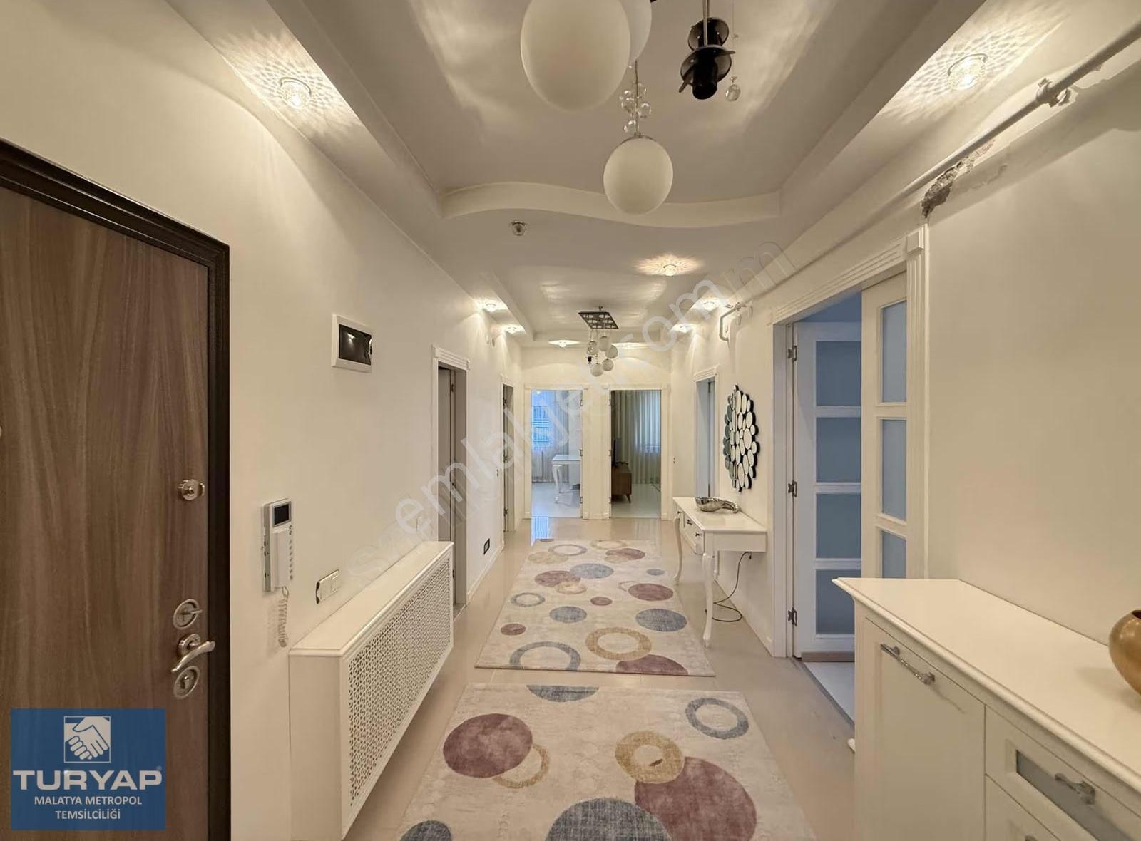 Turyap Metropol'den İstanbul Evlerinde 4+1 Eşyalı Kiralık Daire - Görsel 11