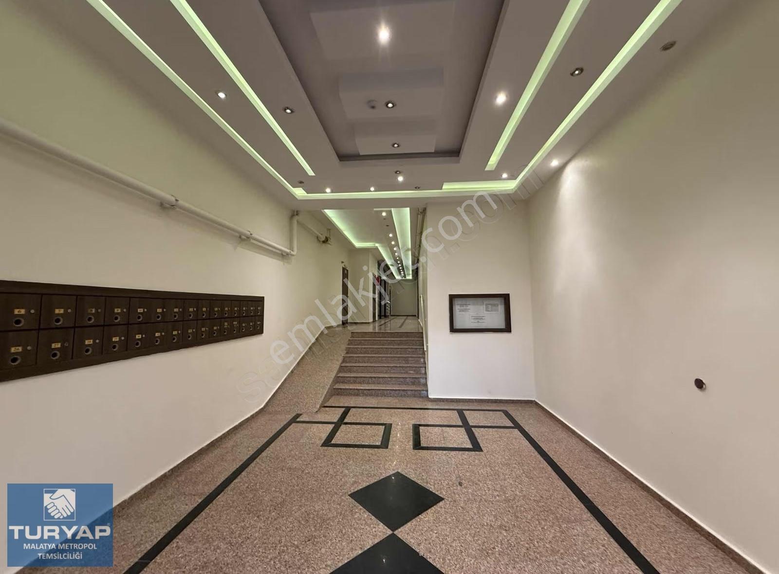 Turyap Metropol'den İstanbul Evlerinde 4+1 Eşyalı Kiralık Daire - Görsel 3