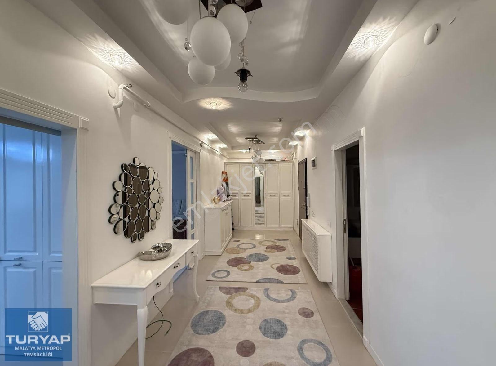Turyap Metropol'den İstanbul Evlerinde 4+1 Eşyalı Kiralık Daire - Görsel 14