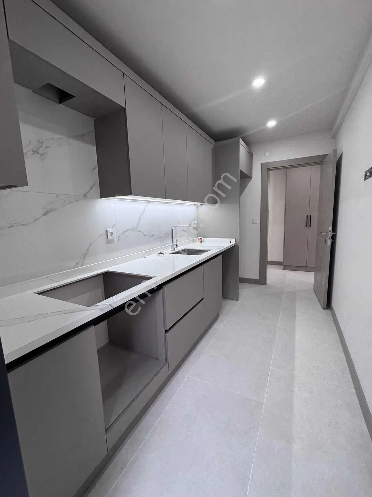 Arnavutköy Anadolu Mahallesinde Satılık 2+1 Lüks Daire