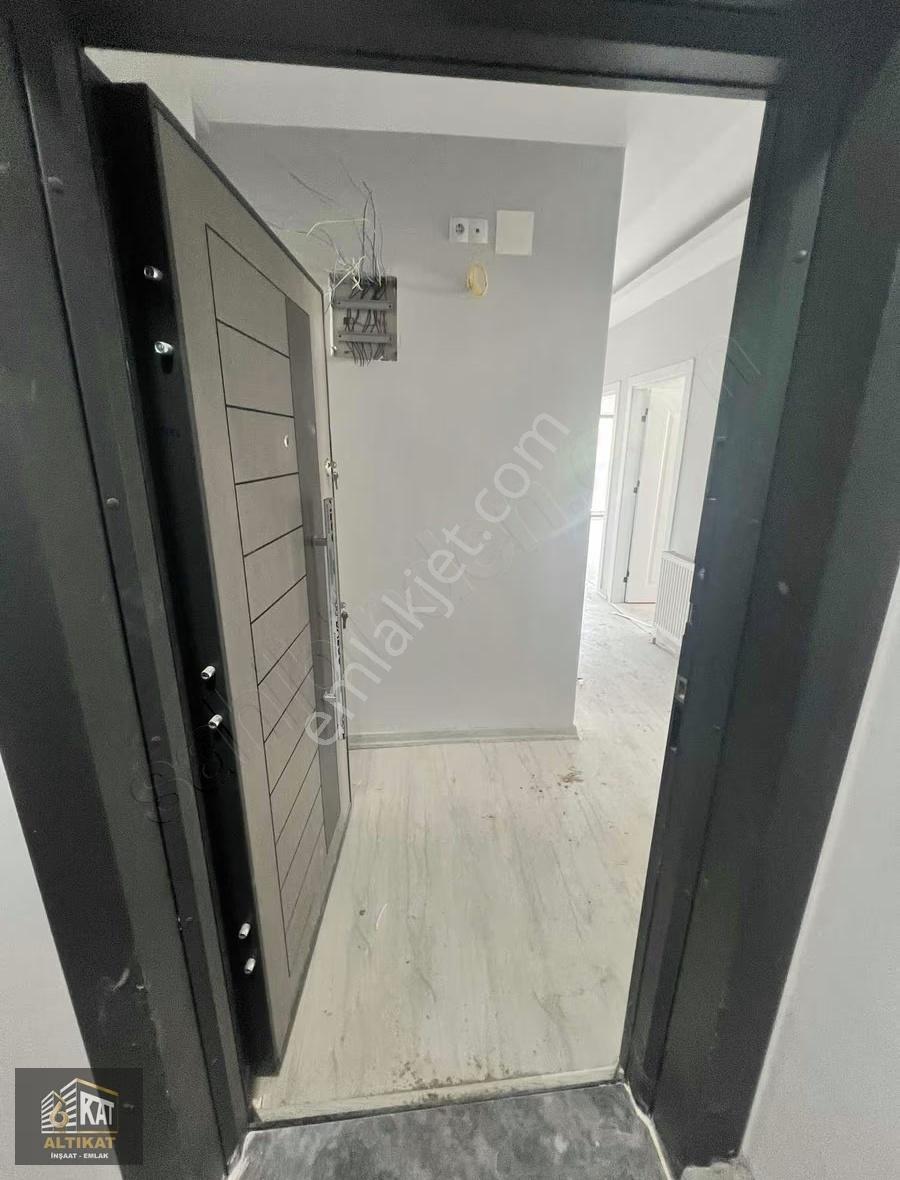 Altıkat Emlaktan Hasanlı Caddesinde 2+1 Daire