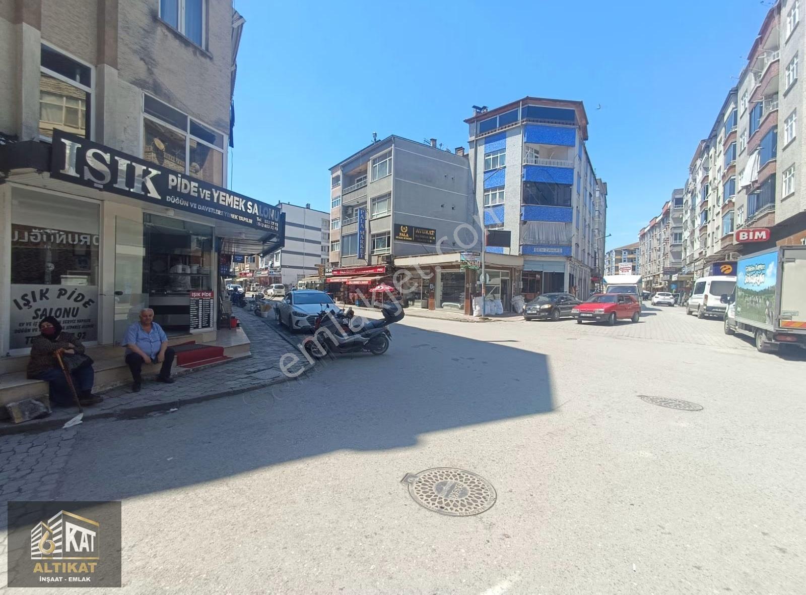 Batı Yaka Pazaryerinde Dükkan