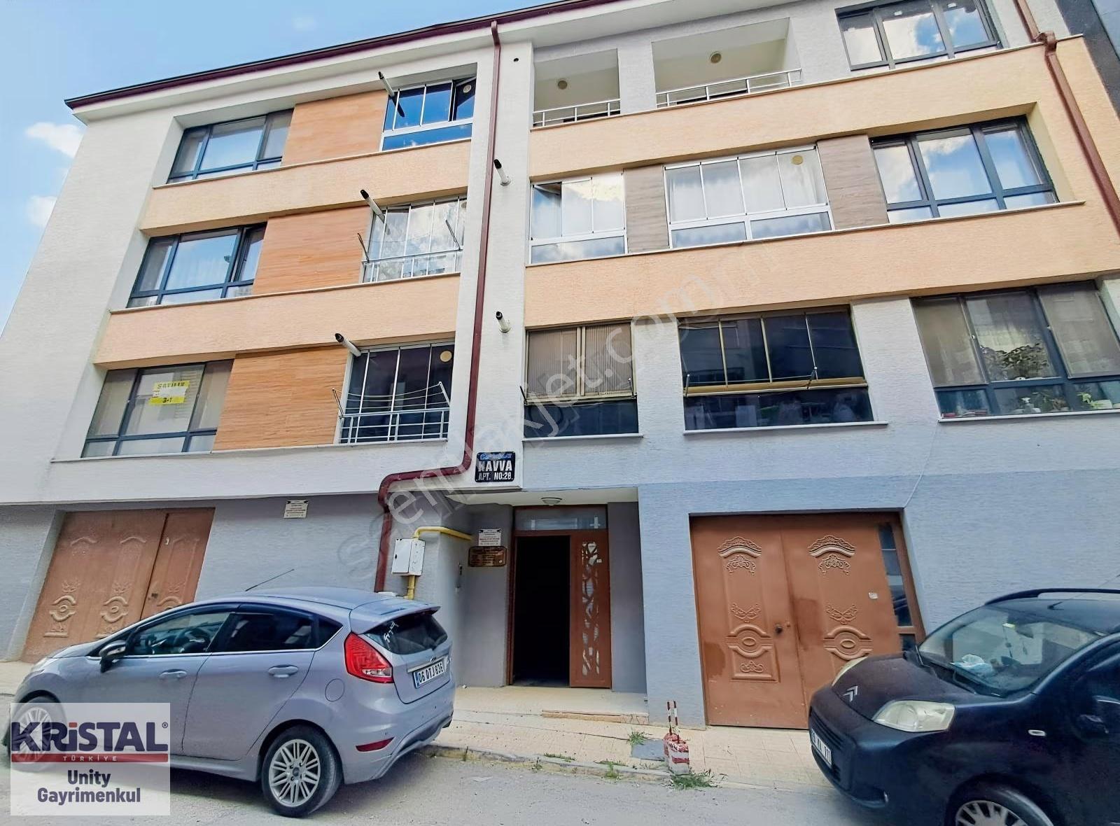 Çamlıca Mahallesinde Asansörlü Kapalı Garajlı Satılık 3+1