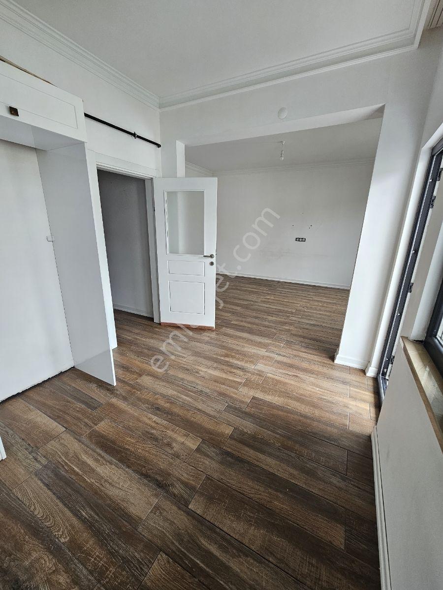 Cadde Üzeri Merkezi Konumda 2+1 Satılık Daire - Görsel 19