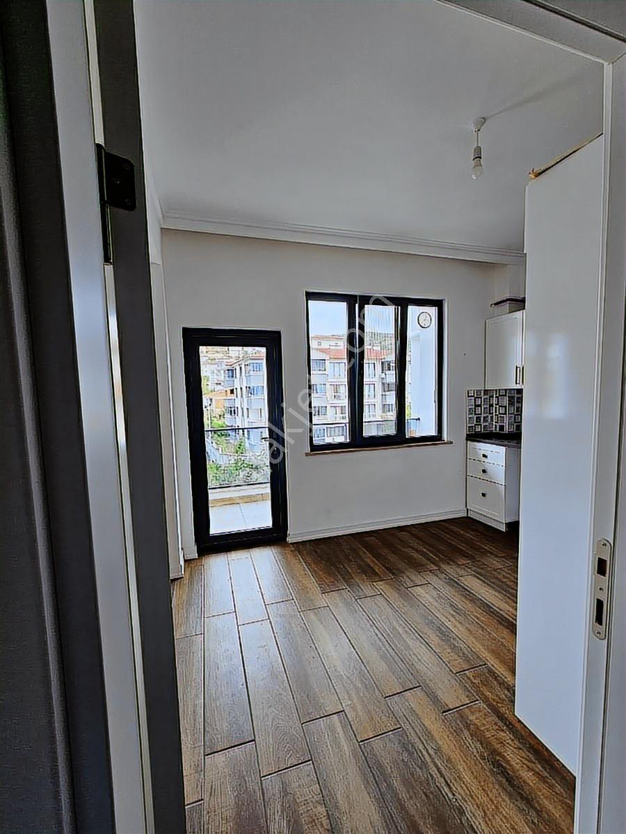 Cadde Üzeri Merkezi Konumda 2+1 Satılık Daire - Görsel 11