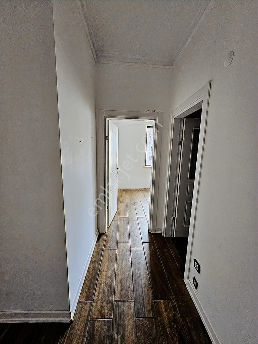 Cadde Üzeri Merkezi Konumda 2+1 Satılık Daire - Görsel 8