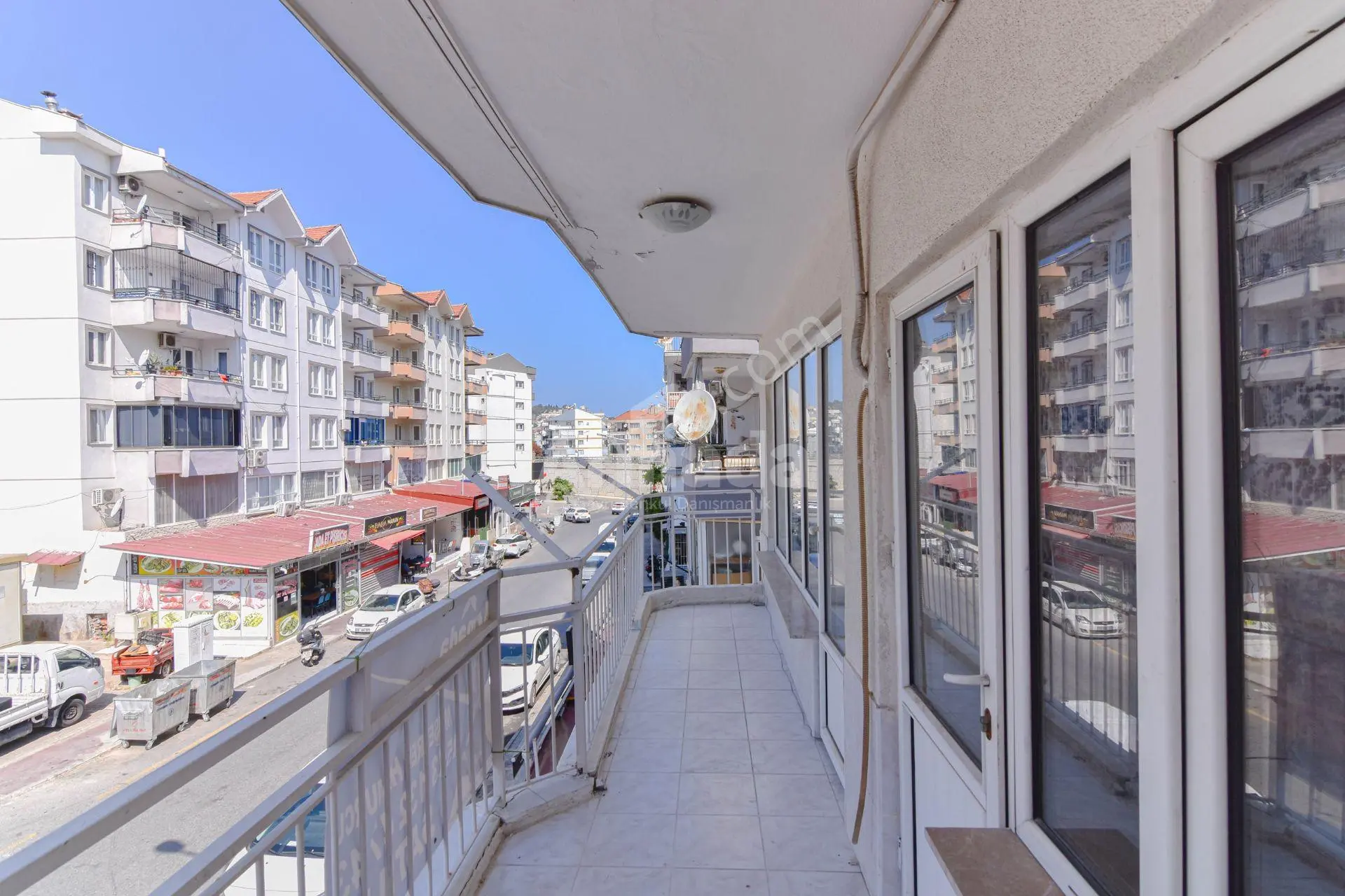 Kuşadası Merkezde Ana Yola Yakın 3+1 Geniş Daire - Görsel 5