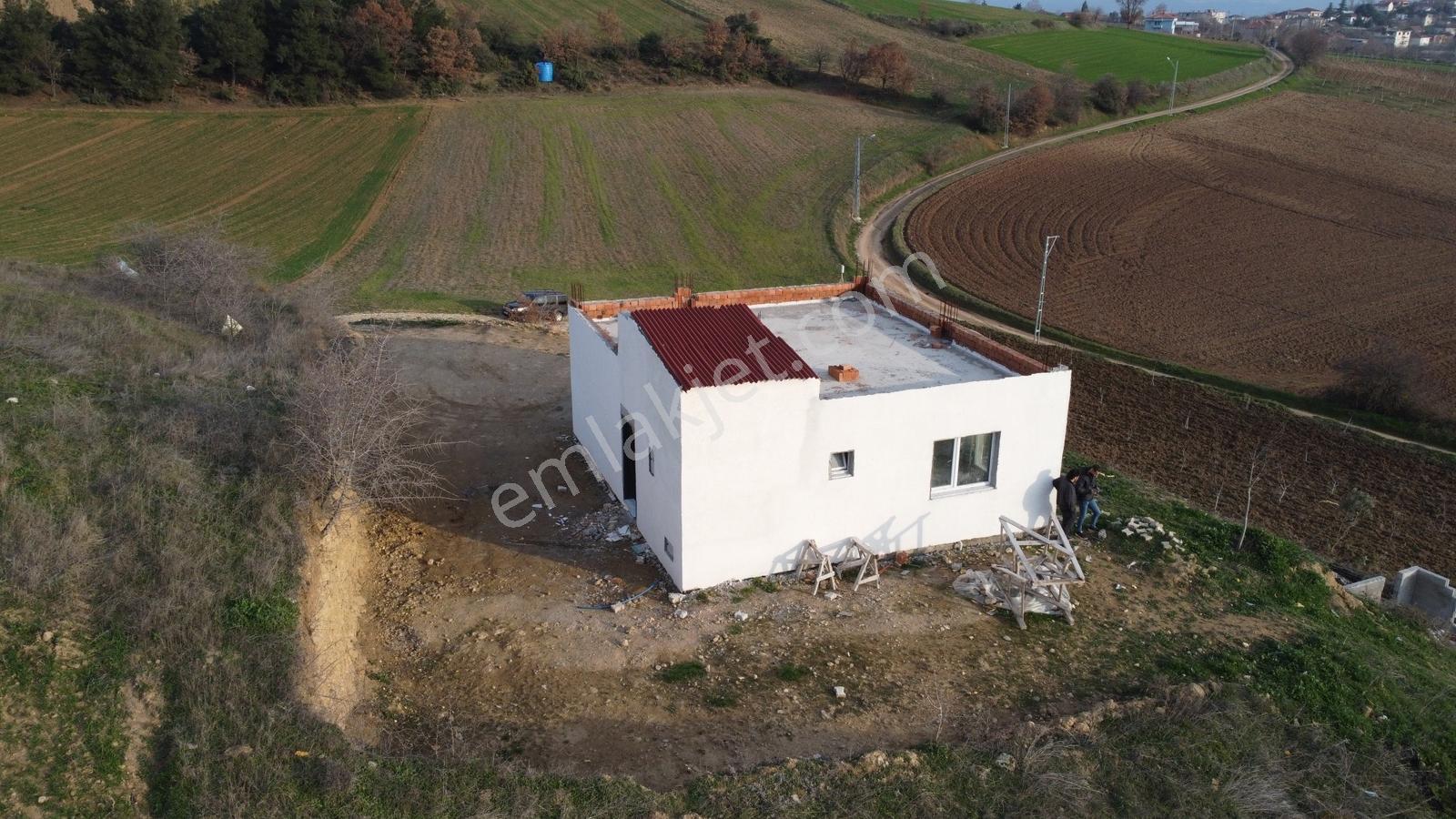 Karataş'tan 8125 M2 Elektriği Yolu Suyu 75m2 1+1 Evi Olan Arazi - Görsel 13