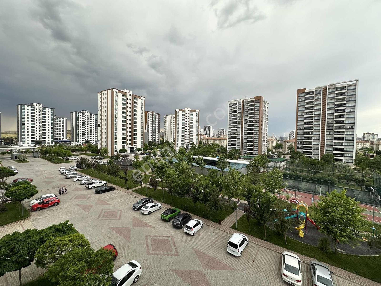 Bulut Republica'da Cadde Cepheli 4,5+1 Bakımlı Ara Kat Daire - Görsel 27