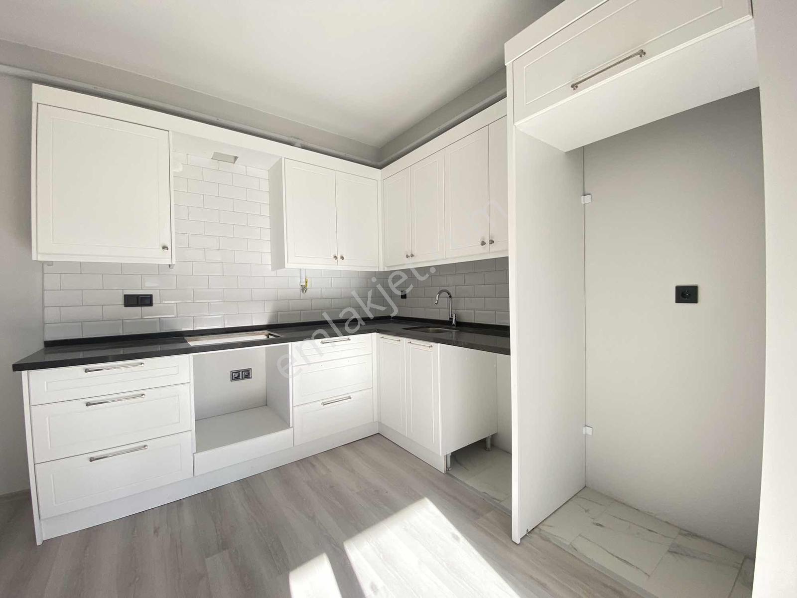 Bahadır'dan Karşıyaka Güzelyaka Sitesi 3+1 3 Cephe Yüzme Havuz