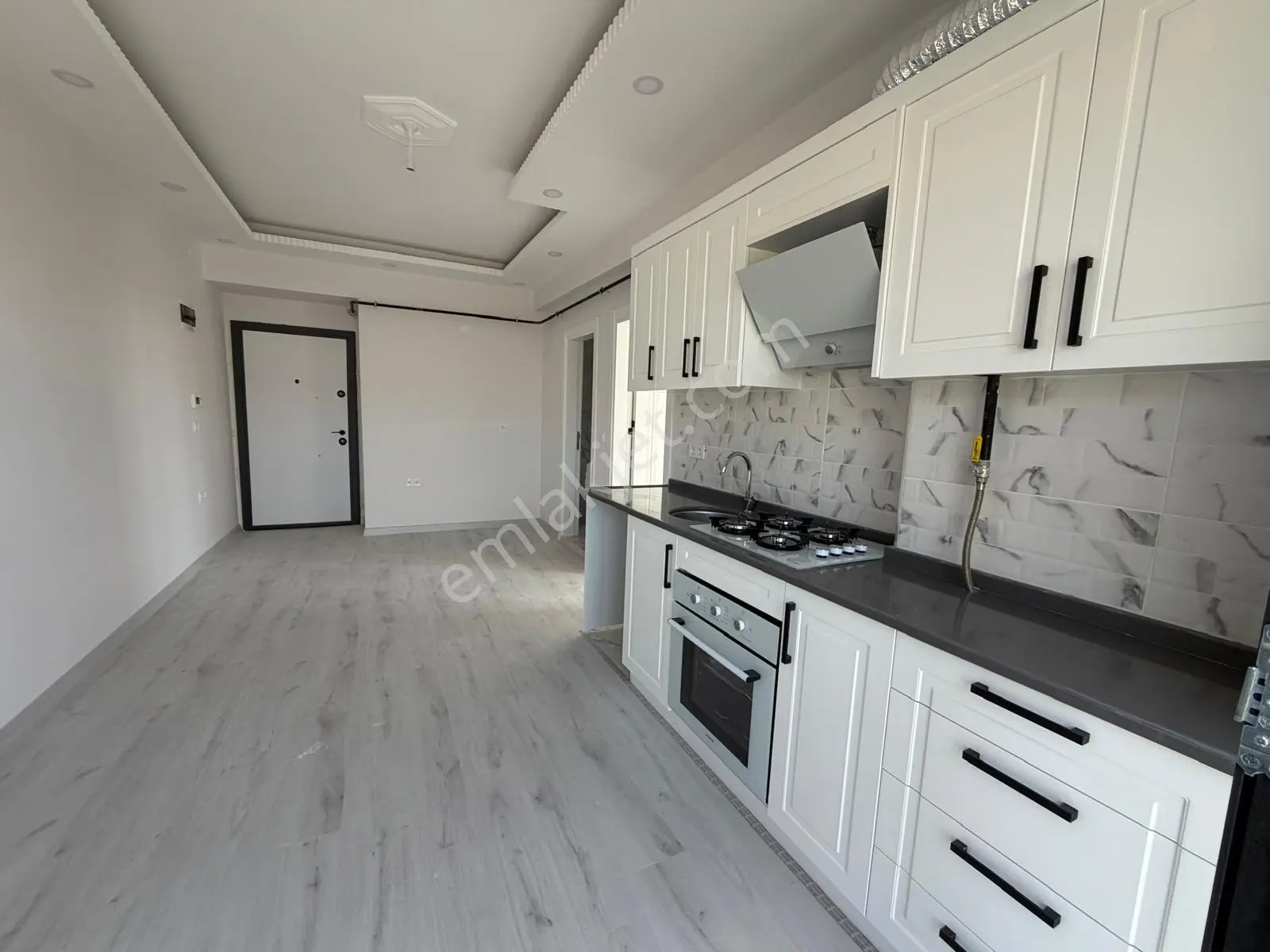 Ak Auto Gayrimenkul'den Tekirdağ Süleymanpaşa Gündoğdu Mah 1+1 Kiralık Geniş Daire
