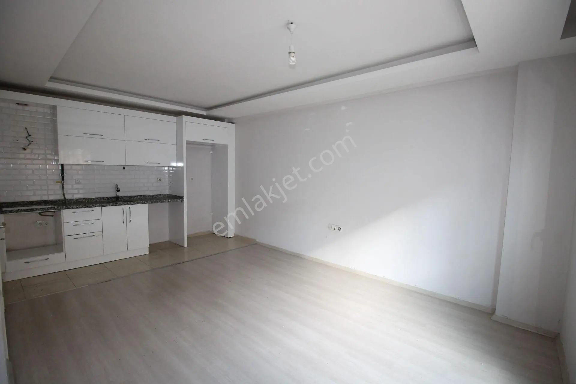 Retro’dan Aydınlıkevler’de Müstakil Tadında D.gazlı Kiralık 2+1 - Görsel 2