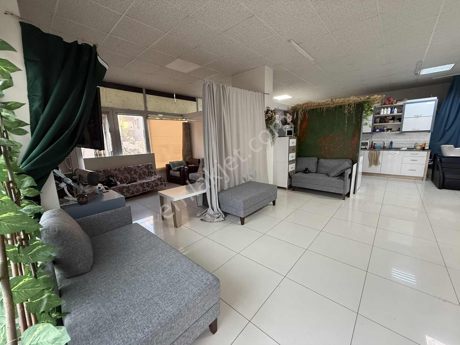 Çakmak Cadde Üstü Kiralık 260 M2 Köşe Dükkan Ofis