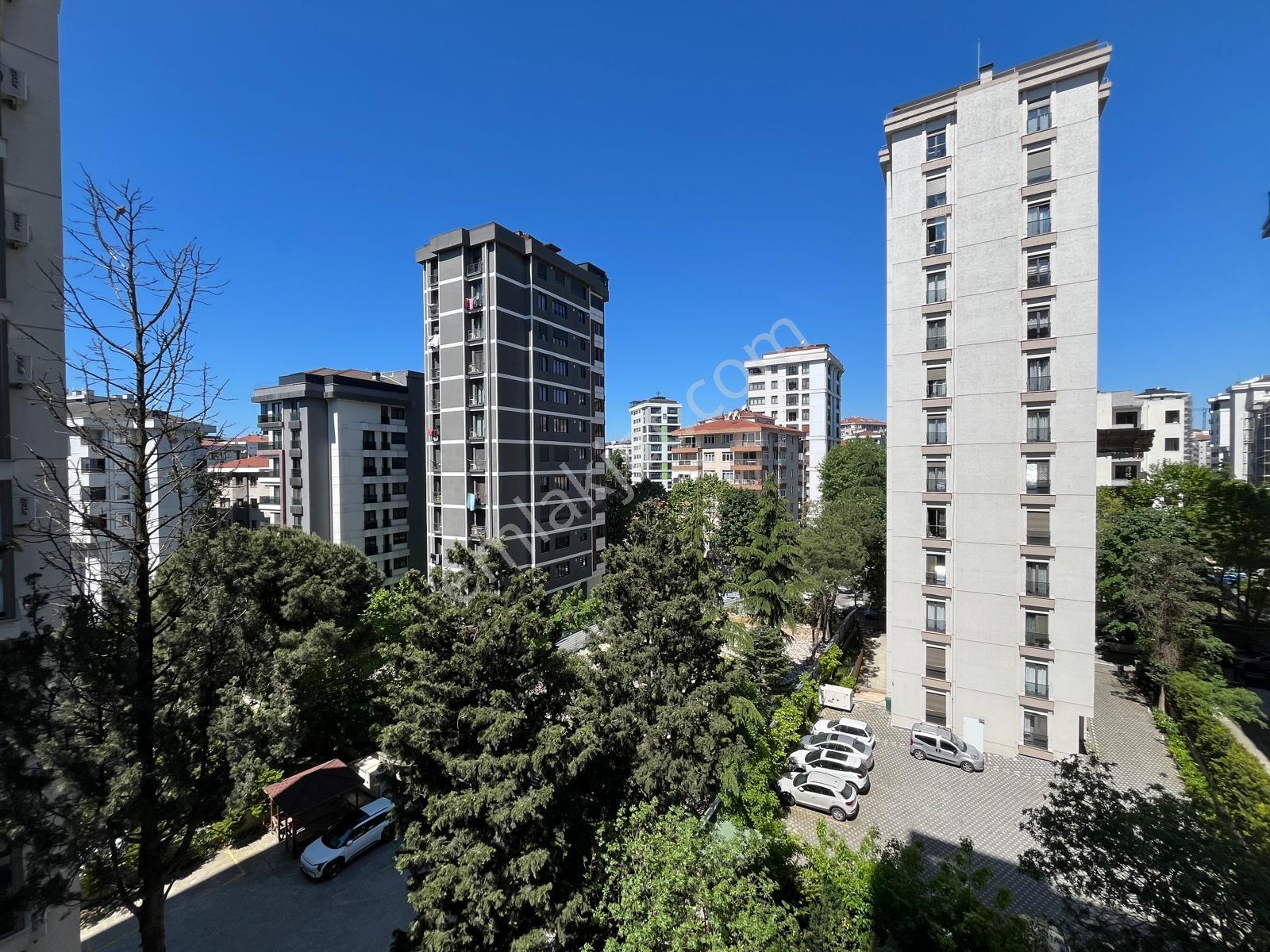 Kozyatağı'nda Prestijli Binada Çift Balkonlu E.banyolu 2+1 Boş - Görsel 4