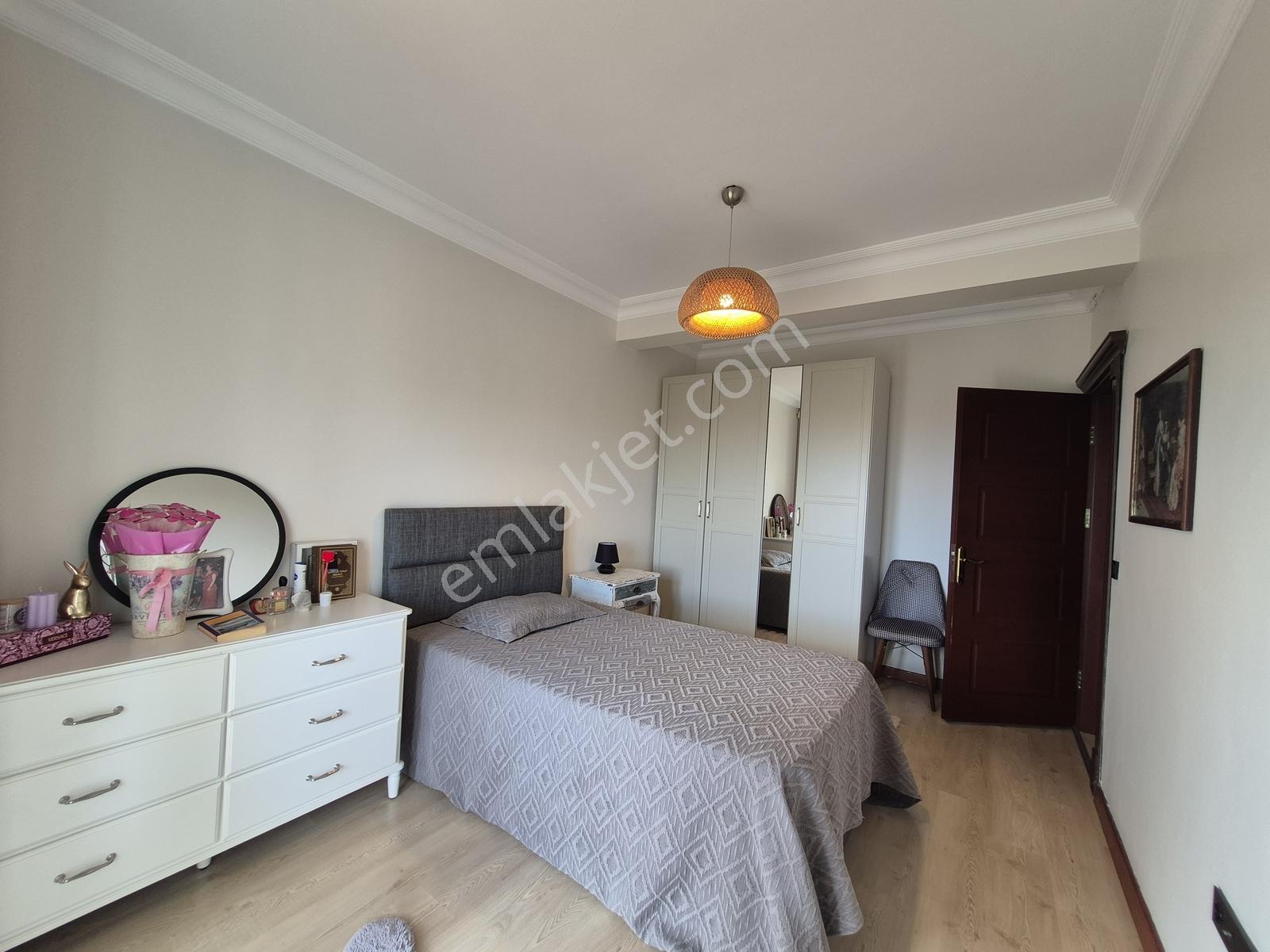 Büyükçekmece Güzelşehir Sitesinde Yenilenmiş 4+2 Satılık Villa - Görsel 25