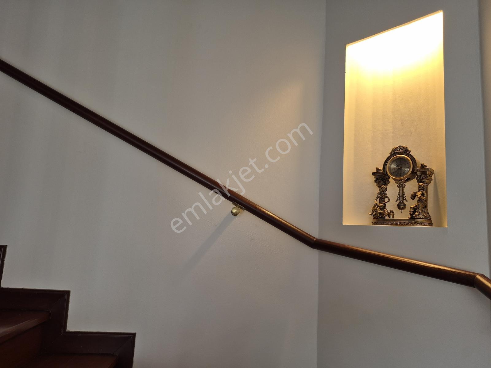 Büyükçekmece Güzelşehir Sitesinde Yenilenmiş 4+2 Satılık Villa - Görsel 19