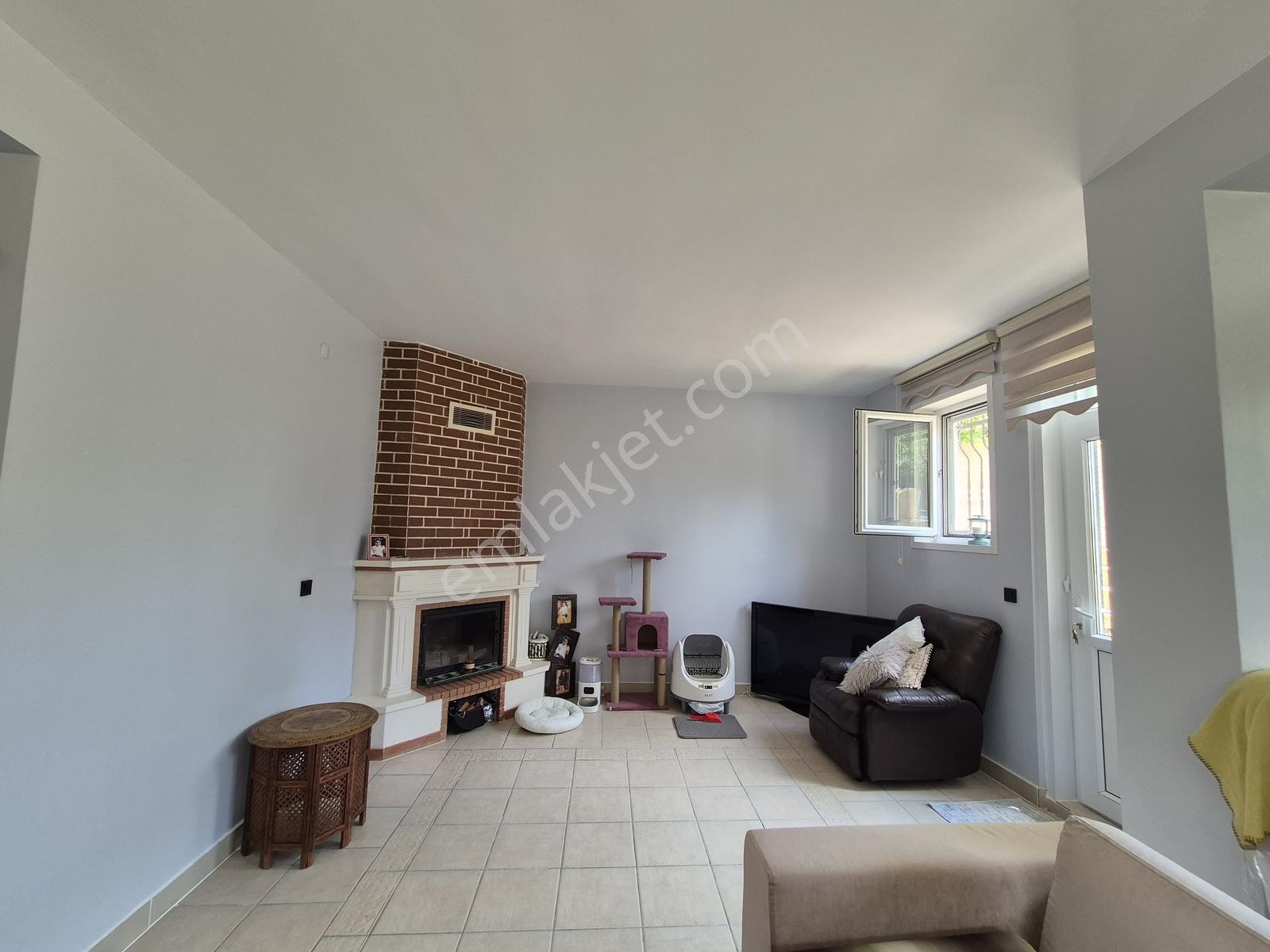 Büyükçekmece Güzelşehir Sitesinde Yenilenmiş 4+2 Satılık Villa - Görsel 30