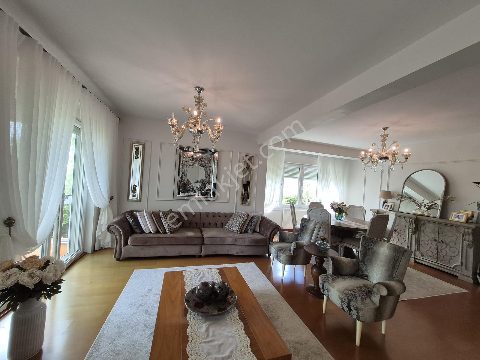 Büyükçekmece Güzelşehir Sitesinde Yenilenmiş 4+2 Satılık Villa - Görsel 3