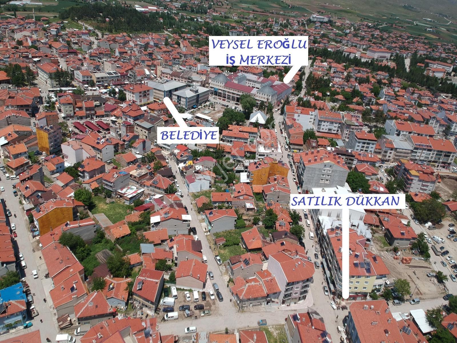 İlbey // Şuhut Merkez Garaj Caddesi Üzerinde Köşe Dükkan+daire