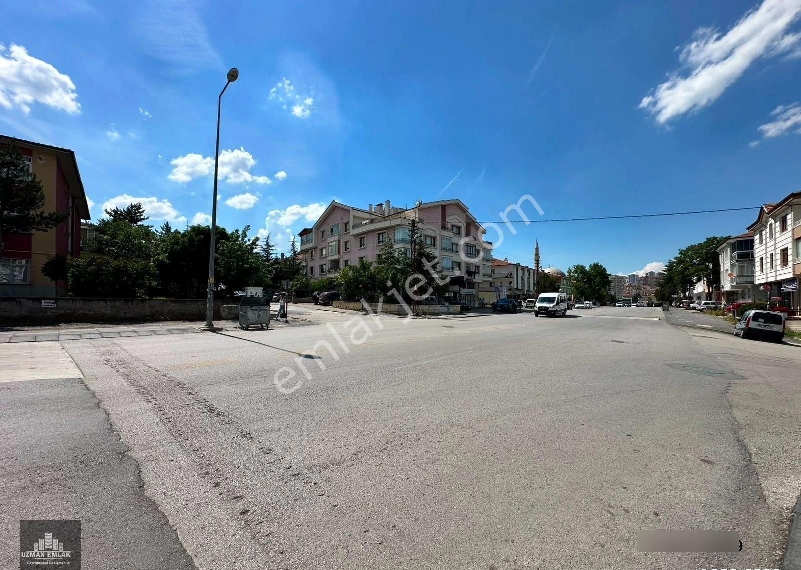 Uzman Emlak'dan Basın Cadde.üzeri 2.kat Konumunda Yüksek Giriş Eşyalı 3+1 Daire - Görsel 23
