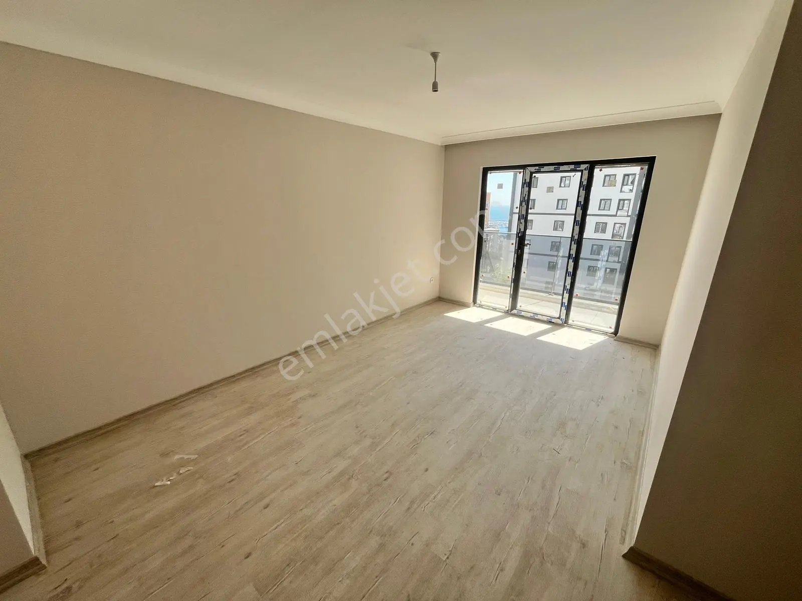 Pendik Mir Metro Sitesi Ön Cephe Manzaralı Satılık 2+1 Daire - Görsel 3
