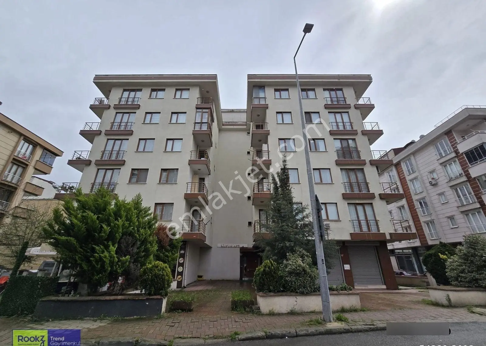 Çekmeköy Metroya Yakın, Otoparklı Ferah 2+1 Satılık Daire