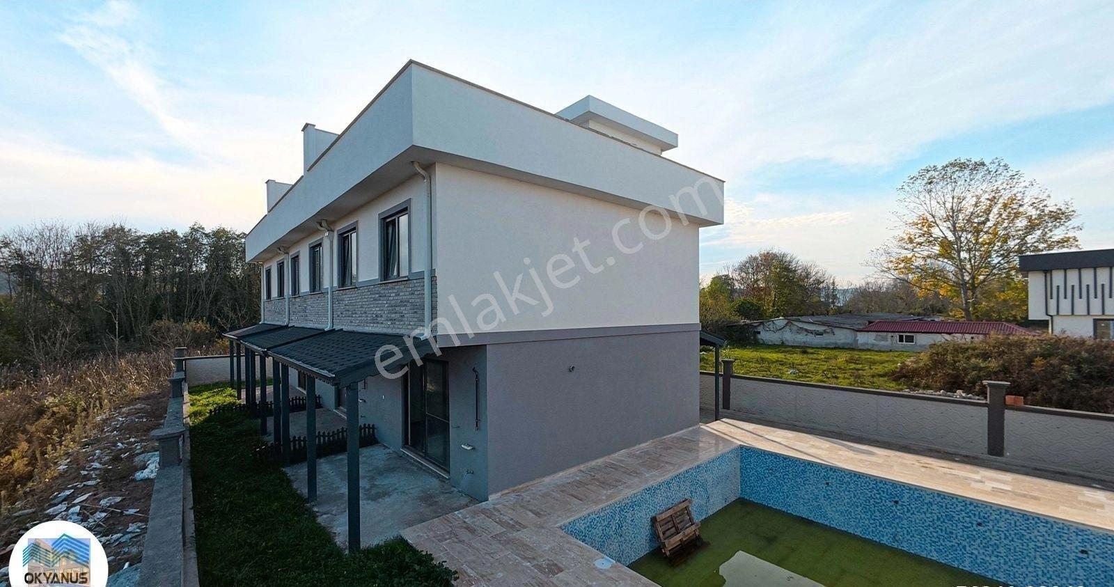 Acil Karasu Da Fırsat Teraslı Havuzlu Bahçeli Villa