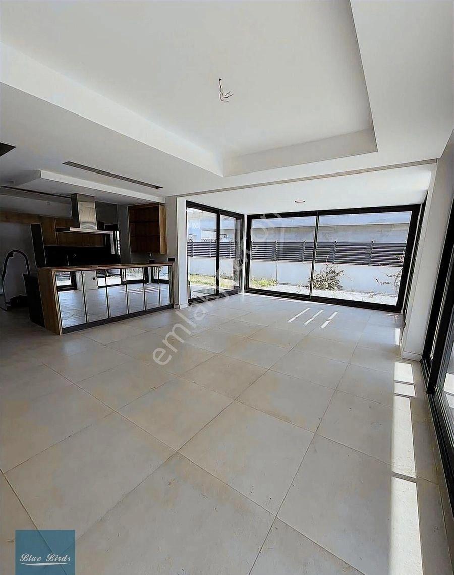 Kuşadası Avm Bölgesi Kiralık Tek Müstakil Villa - Görsel 2