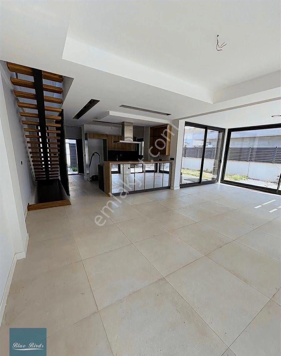 Kuşadası Avm Bölgesi Kiralık Tek Müstakil Villa - Görsel 12