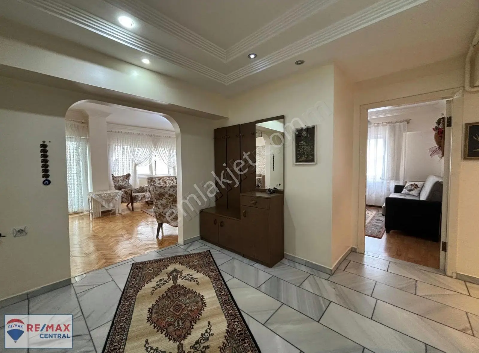 Remax Central'dan İstasyon Caddesinde Eşyalı Kiralık 3+1 Daire
