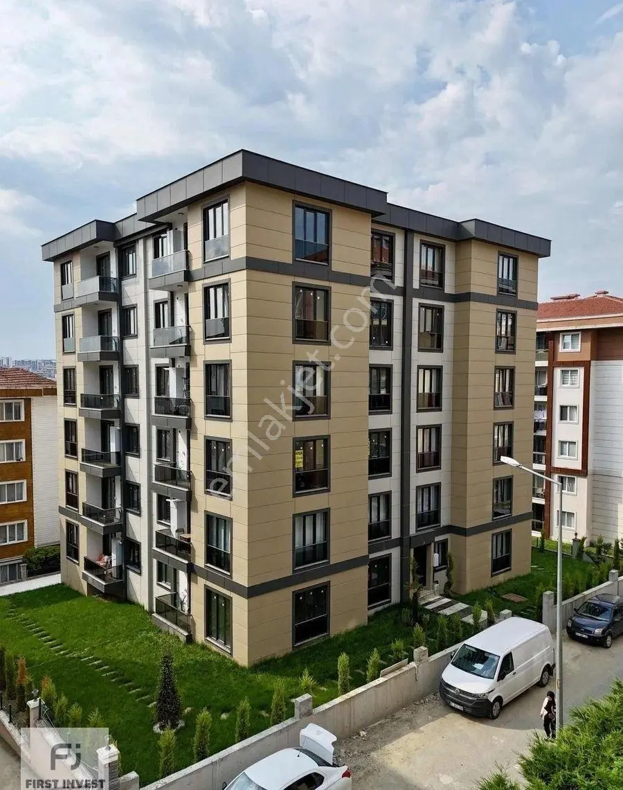 Silivri Yeni Mahallede İyi Konumlu Satılık 2+1 Sıfır Ferah Daire