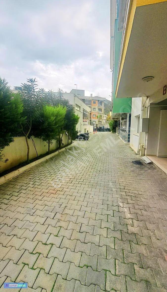 Kuşadası Merkezde Önü Kapanmaz Havuz Manzaralı Doğal Gazlı 2+1 - Görsel 13