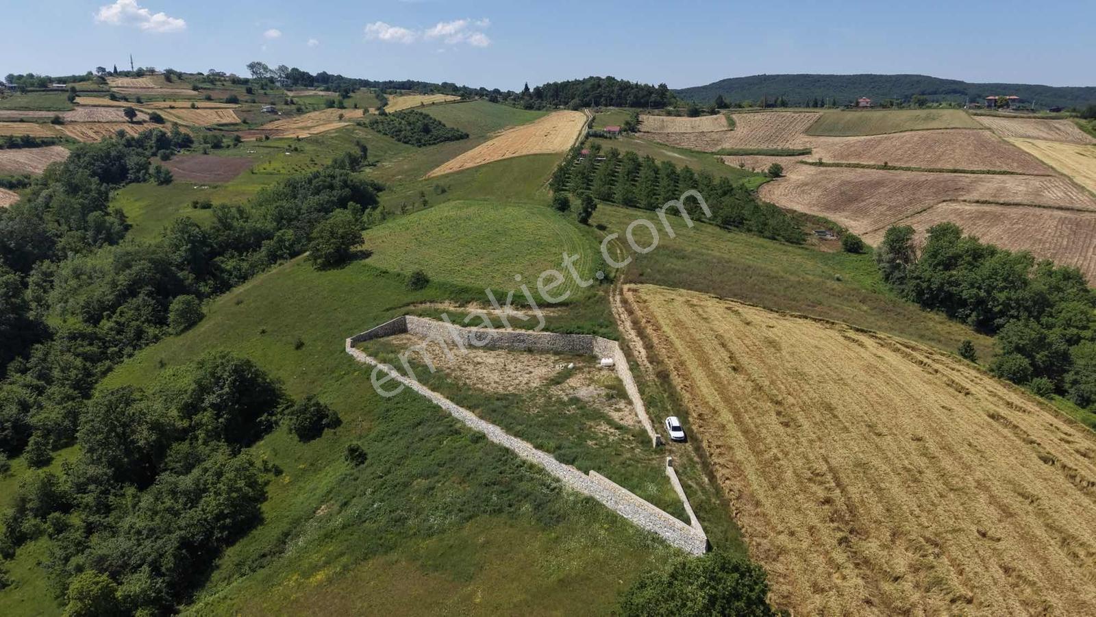 Taş Duvarla Çevrili Manzaralı 1.592 M2 - %5 İmarlı Arazi - Görsel 6